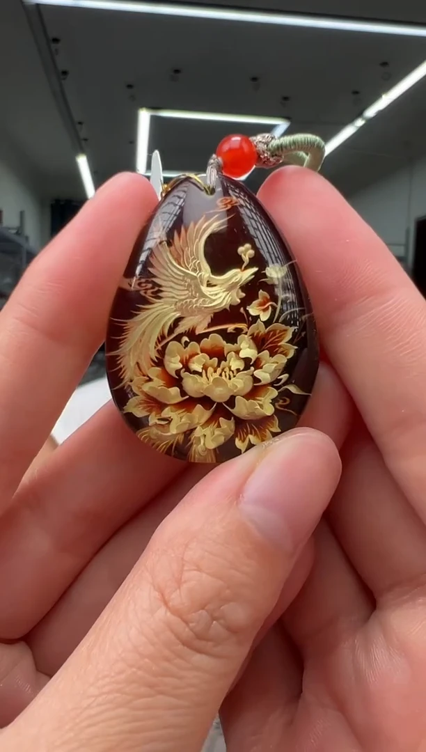 未镶嵌颈饰琥珀凤凰