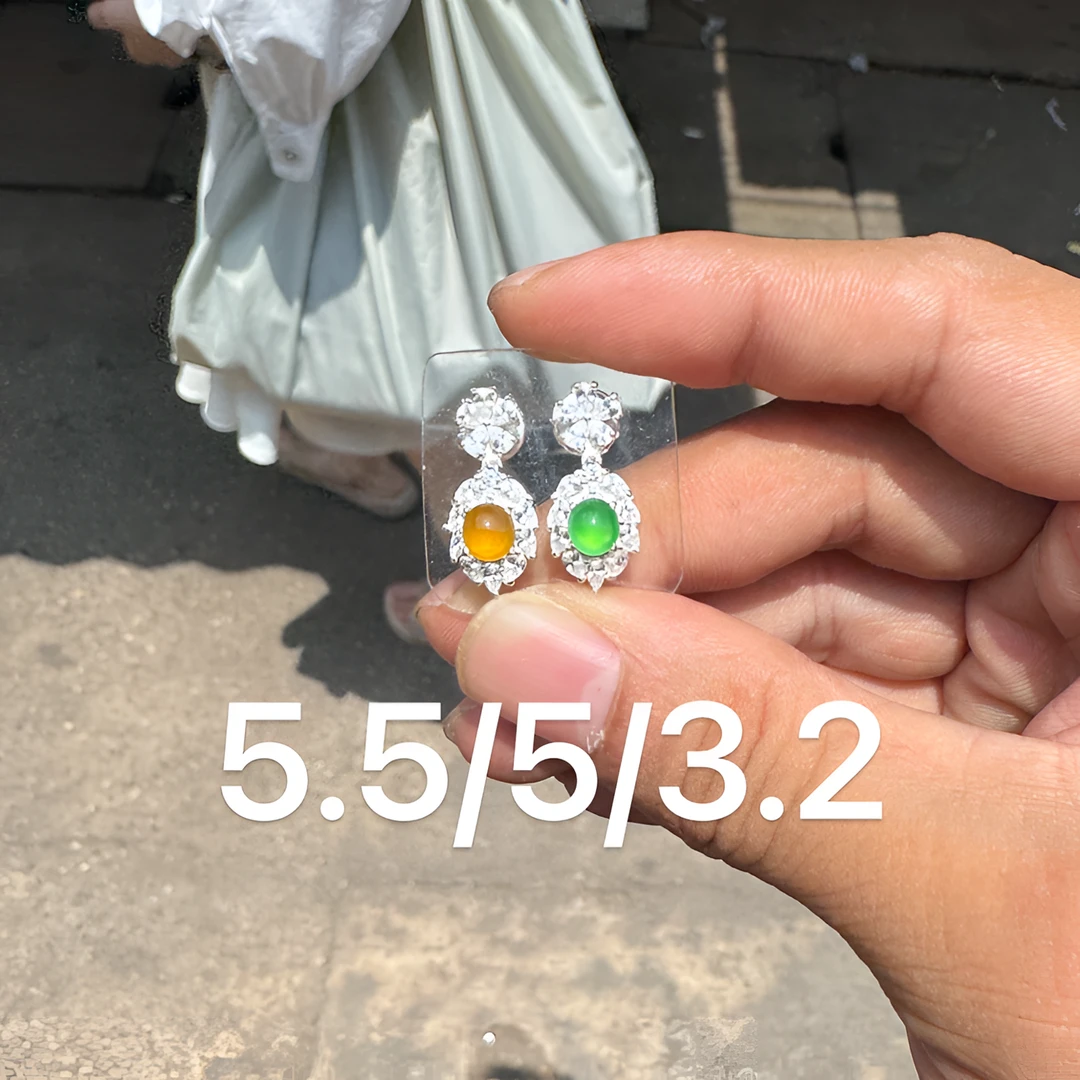 0531(小哪吒在源头)玻璃种翡翠双彩戒面干净肉细杠味荧光足M50