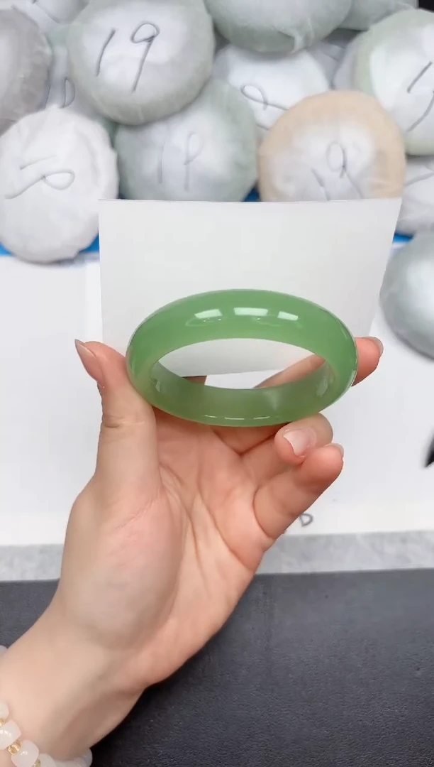 未镶嵌手镯石英质玉228/56.4