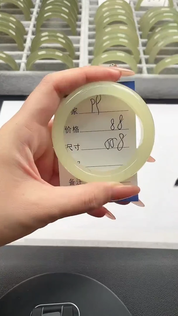 未镶嵌手镯石英质玉浓蜂蜜