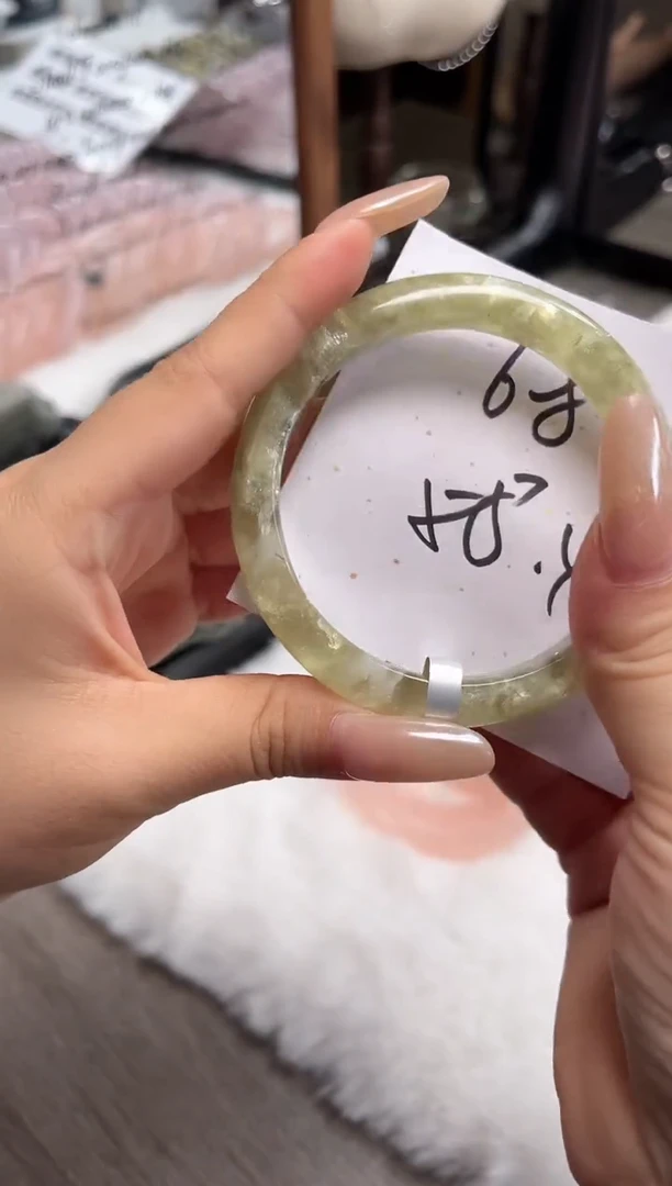 未镶嵌手镯水晶68(清仓默认包容)