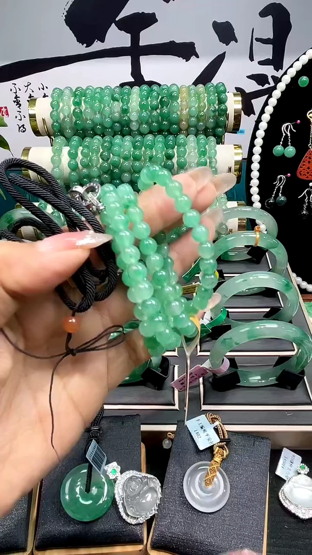 未镶嵌珠链石英质玉（非洲翠）聚*珠链
