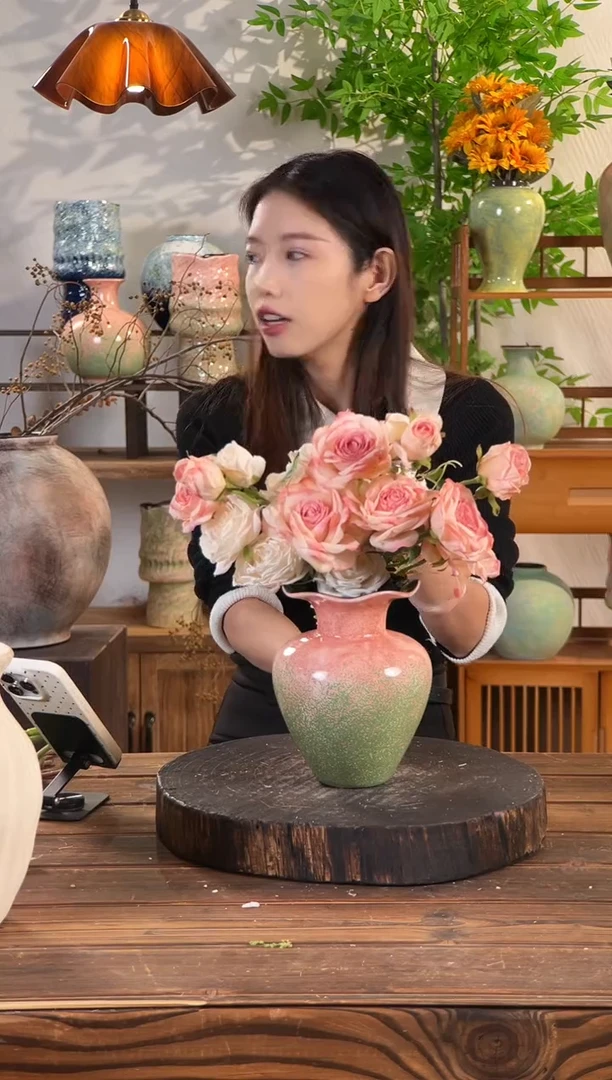 【绿脂凝春-小号花瓣瓶】