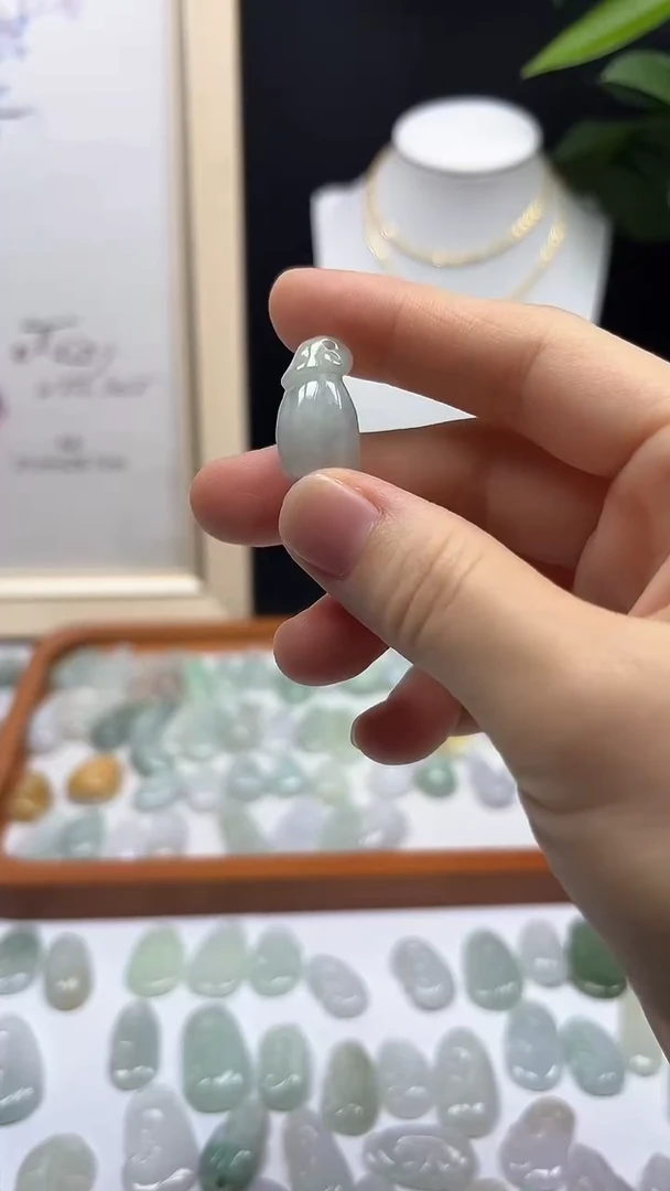 颈饰未镶嵌翡翠莲蓬1