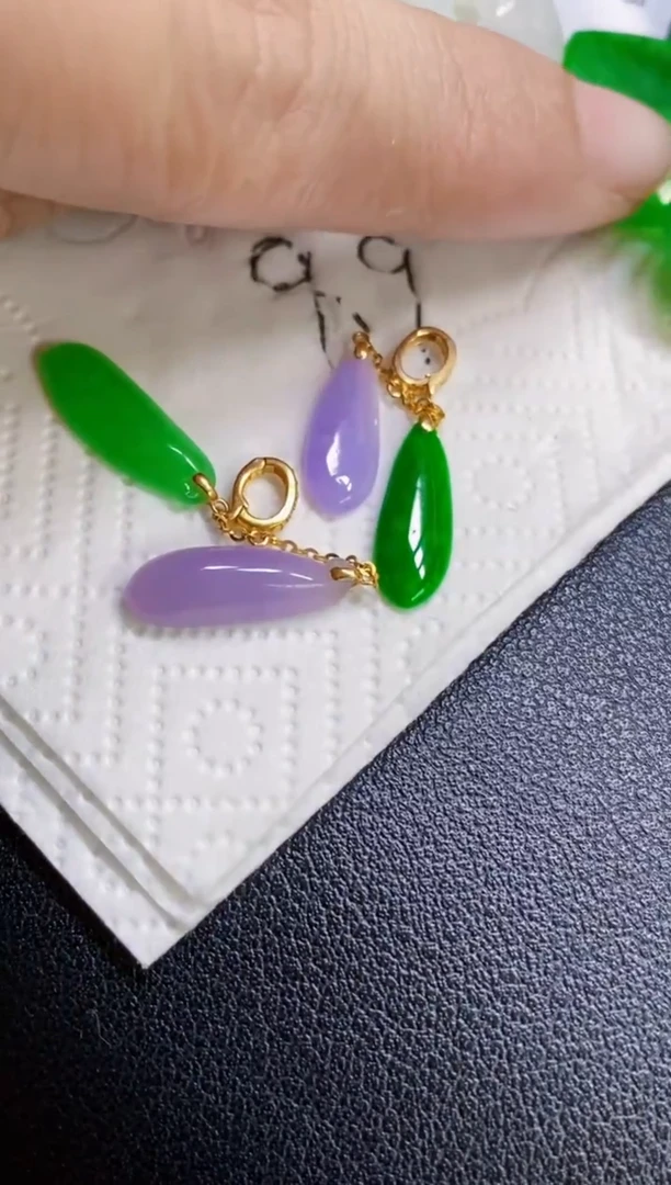 颈饰18K金镶嵌翡翠多样性发货发1个