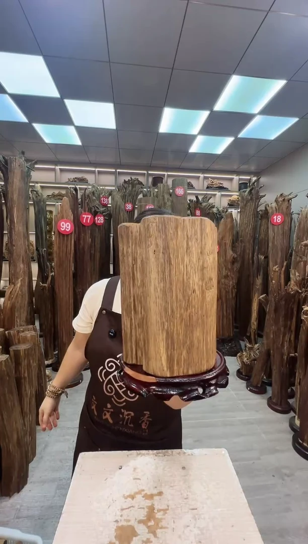 沉香碎屑沉香沉香原料摆件工艺品一百元以上带底座