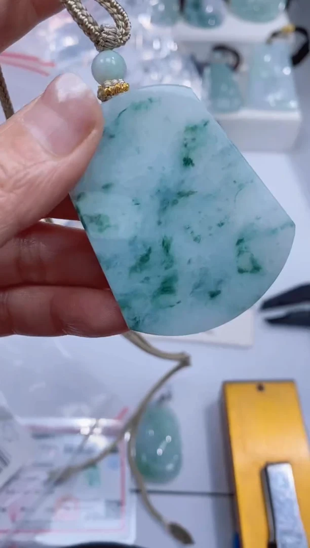 颈饰未镶嵌翡翠吊坠