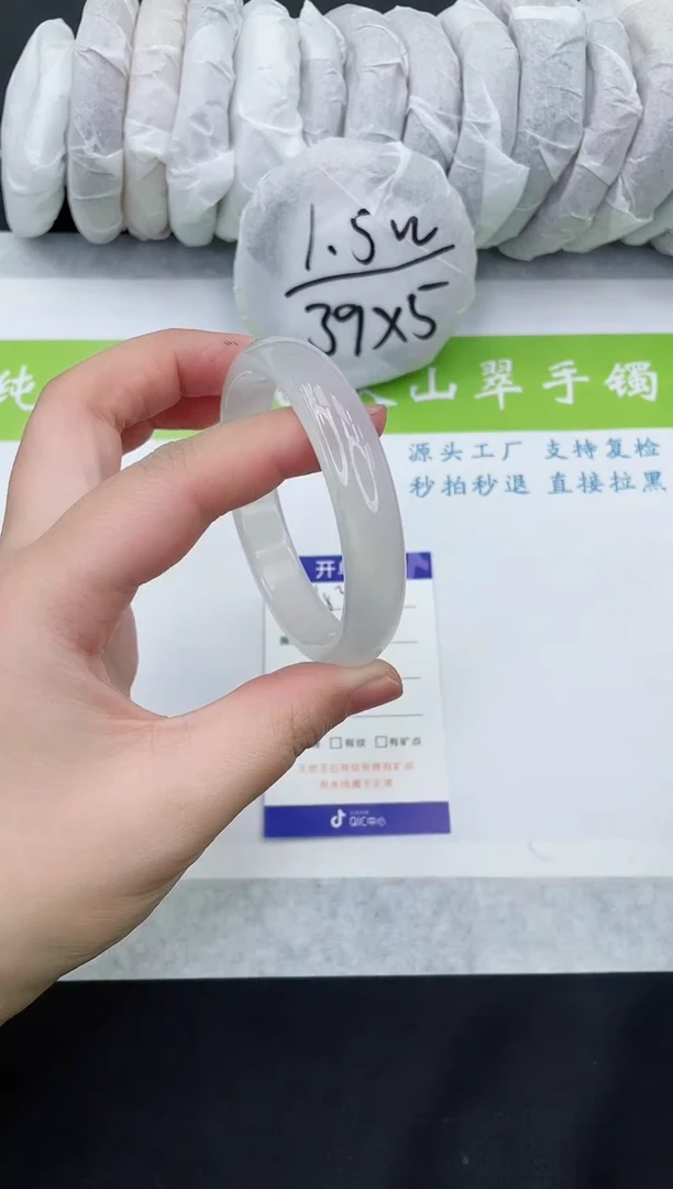 【闪购商品】石英质玉手镯未镶嵌M48-59+