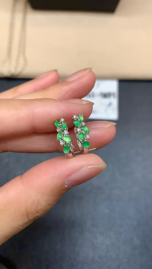 18K金镶嵌翡翠耳饰随形【无服务费