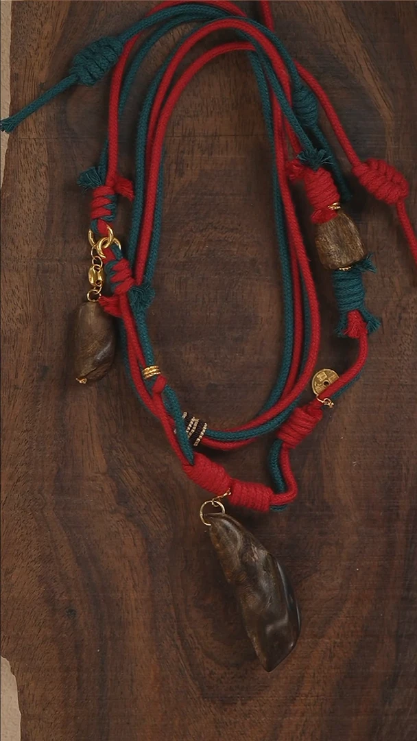 18K金镶嵌沉香吊坠喵**魅a5693-定制项链文莱留疤