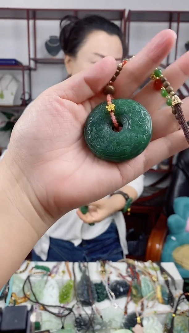 颈饰未镶嵌和田玉平安扣