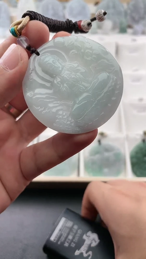 翡翠未镶嵌颈饰..../7/16/ 239