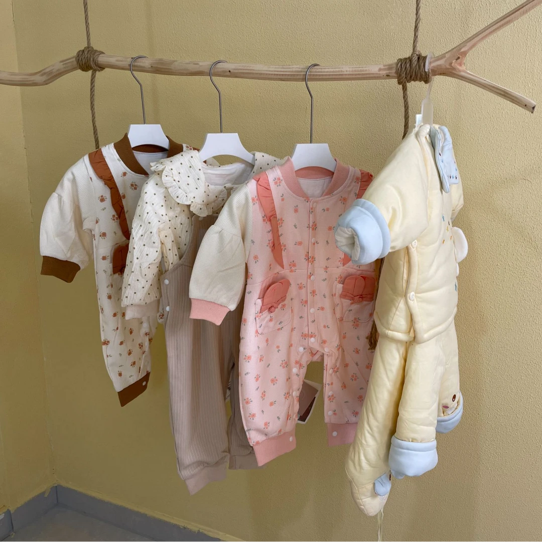 B801-900冰冰春秋新款长袖连体衣碎花设计婴儿爬服外出服