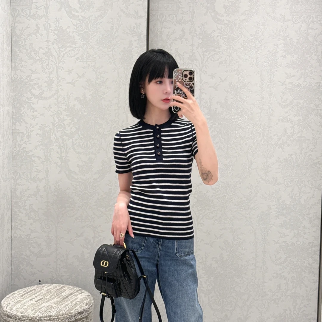 2025新款夏季设计感休闲条纹纽扣短袖M25011