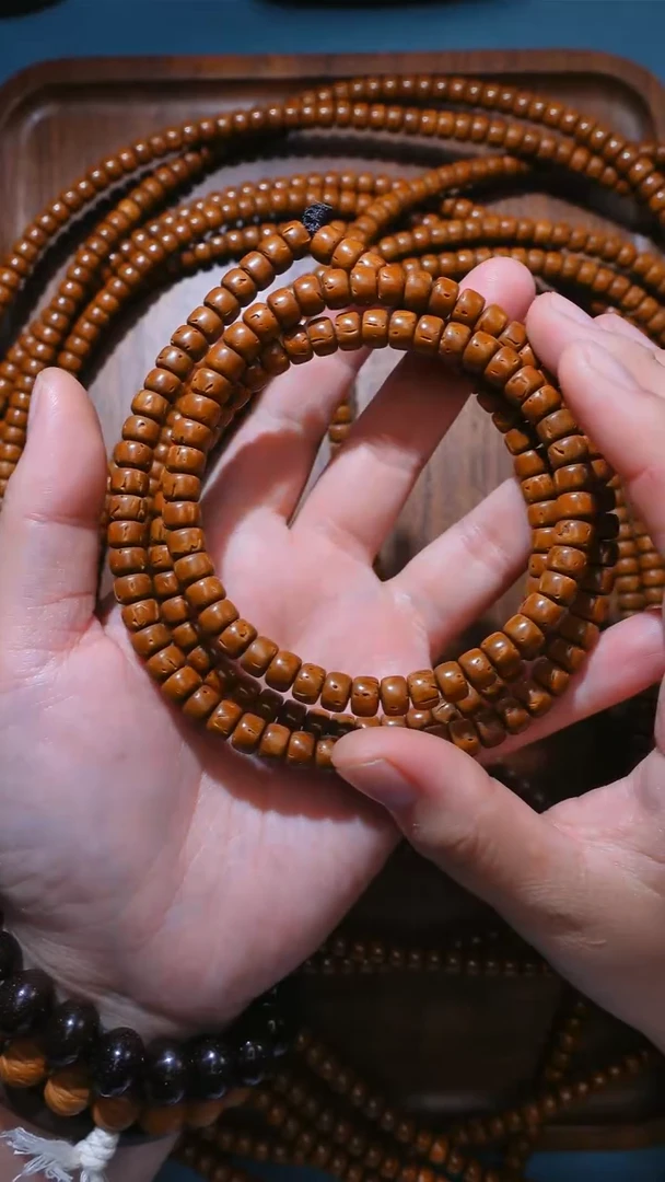 桃核吊坠7.5*5mm左右红魔脖挂