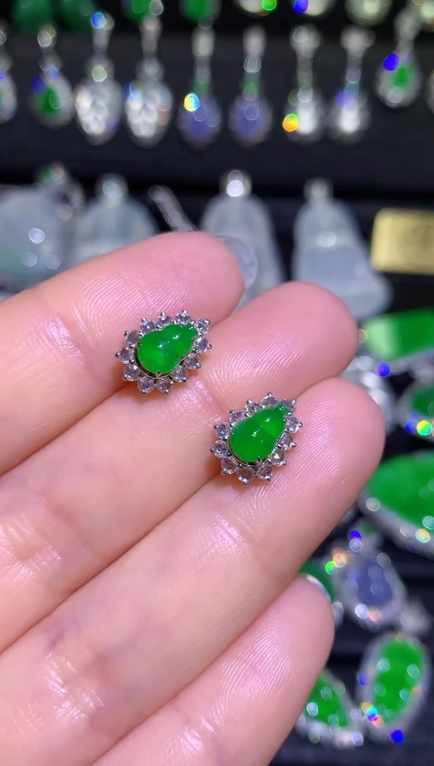 【闪购商品】翡翠耳饰18K金镶嵌高冰满绿葫芦耳钉 