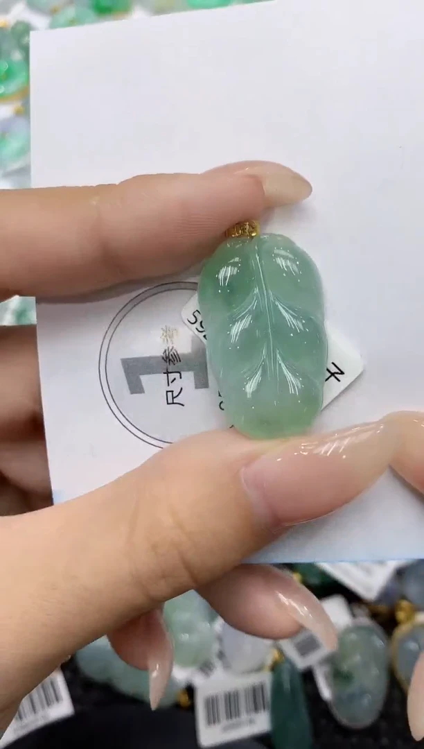颈饰18K金镶嵌翡翠111111111111