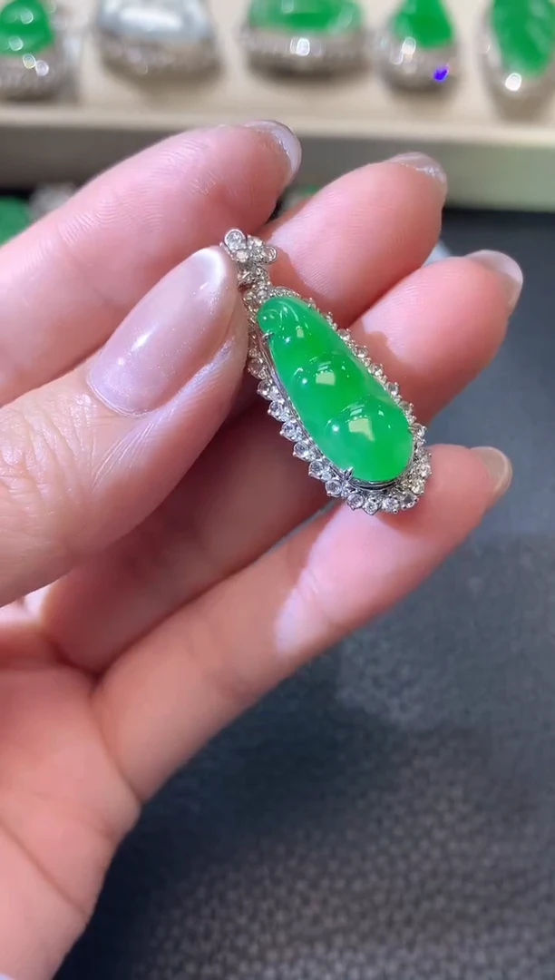 【闪购商品】翡翠吊坠(不含链)18K金镶嵌C36