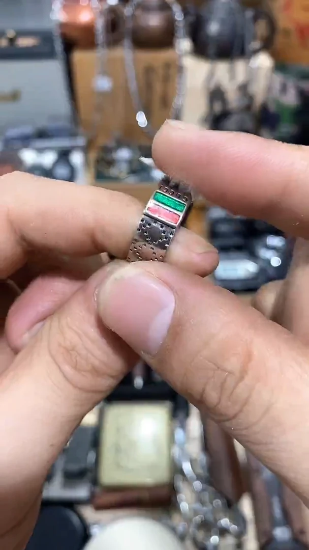 瓷片闪购商品  如图所示