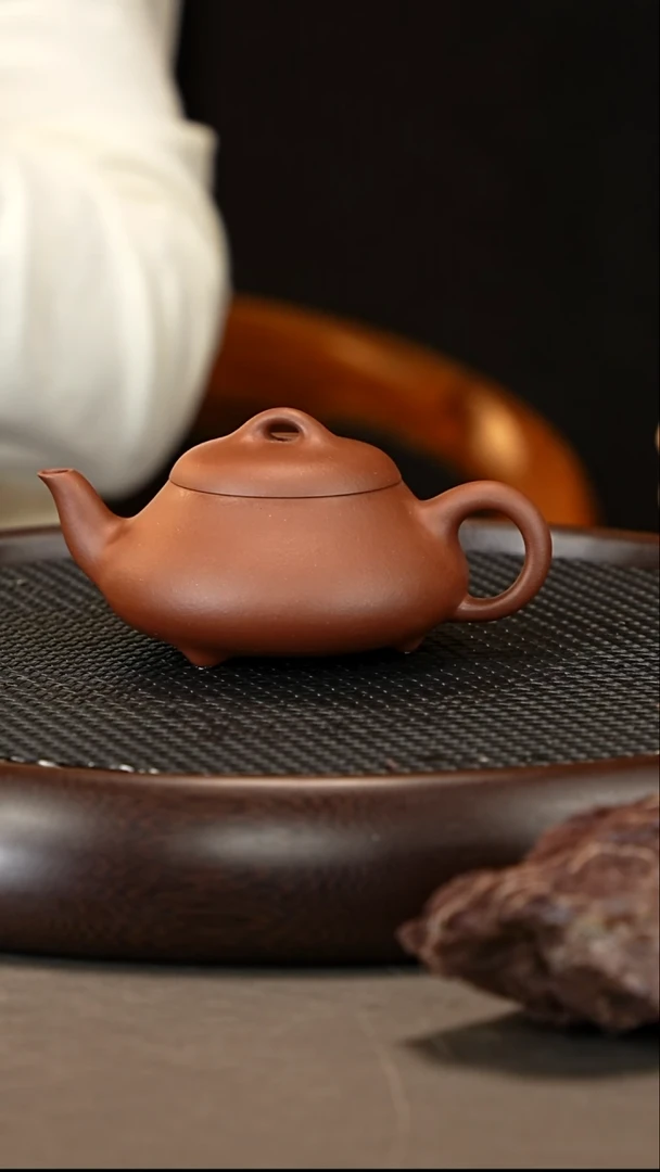 茶壶紫砂37 张彩萍 紫潭泥 汉棠石瓢230cc