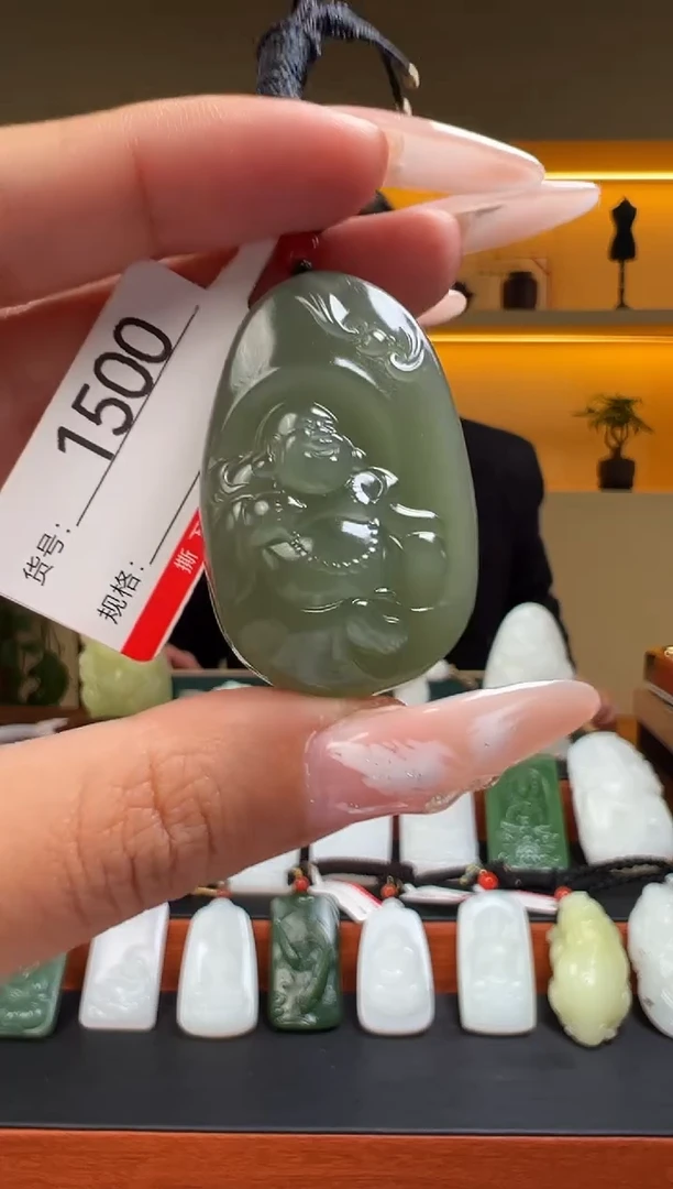 颈饰未镶嵌和田玉1