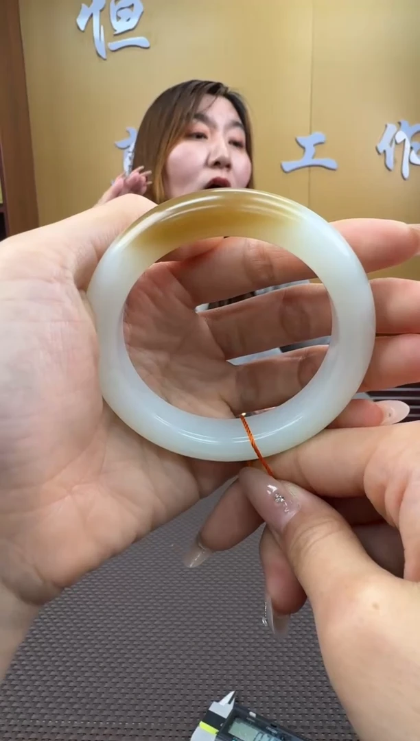 【闪购商品】和田玉手镯未镶嵌57