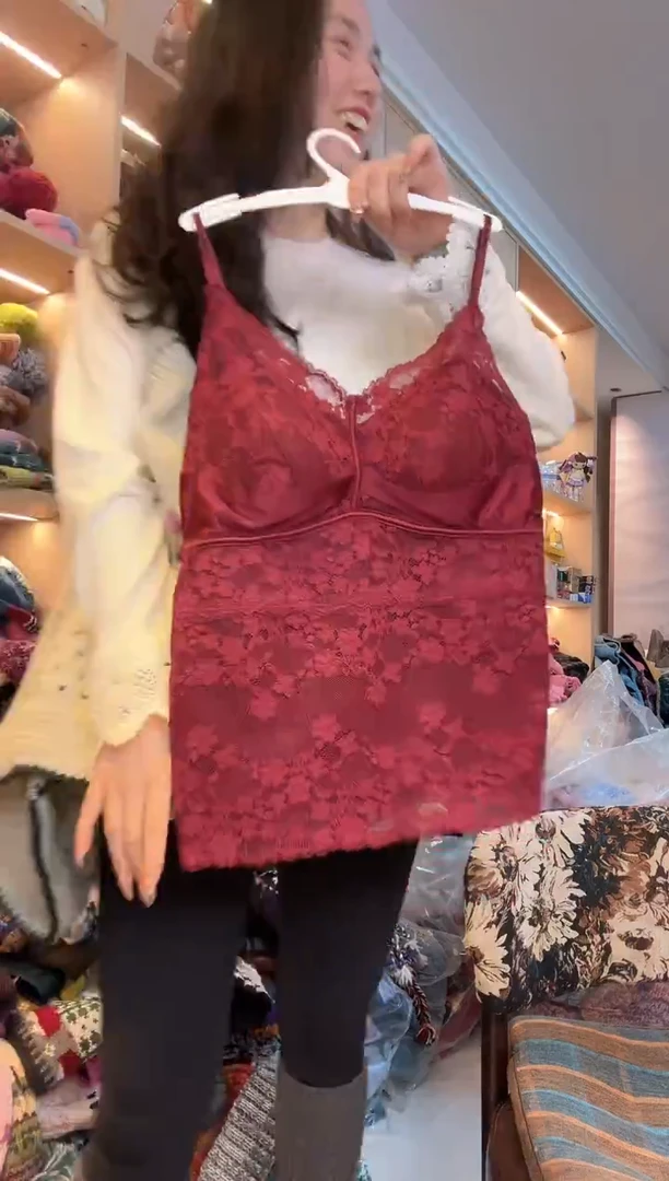 羊毛红色吊带美背