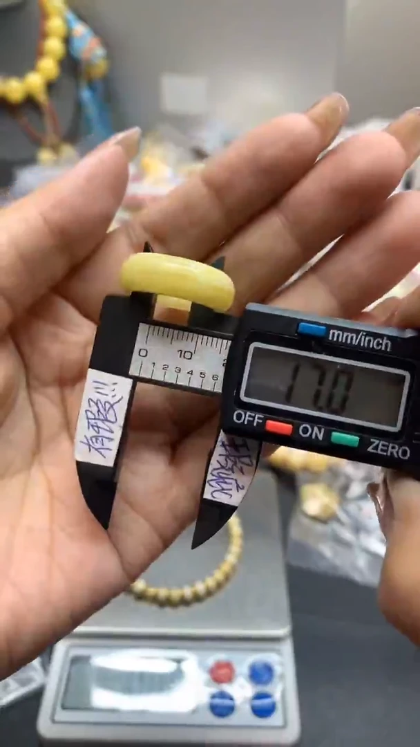 未镶嵌琥珀珠宝奇石717