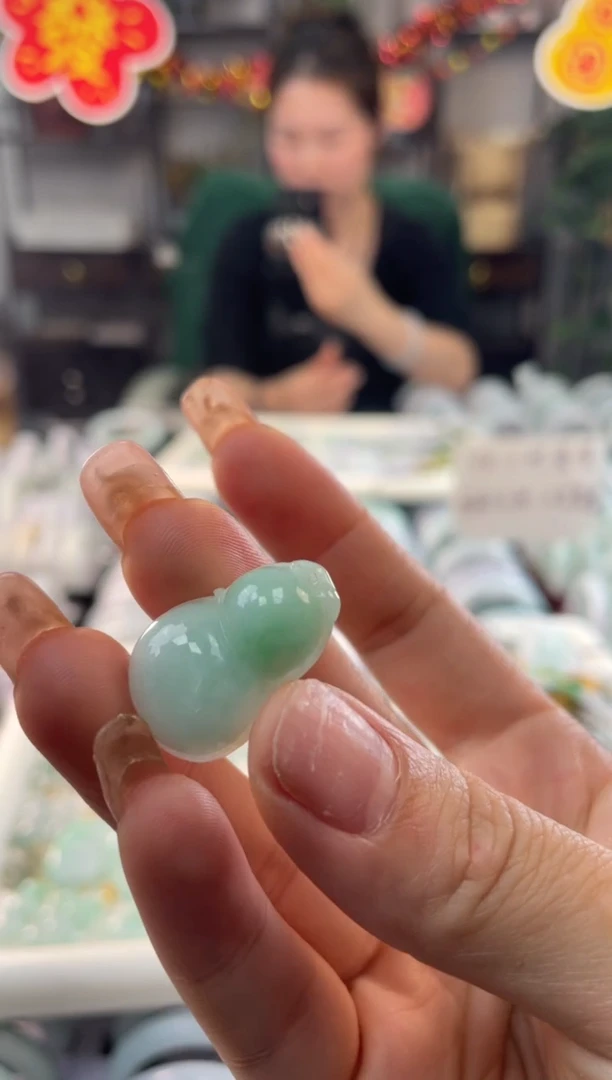 【闪购商品】翡翠吊坠(不含链)未镶嵌多样性发货 发一件