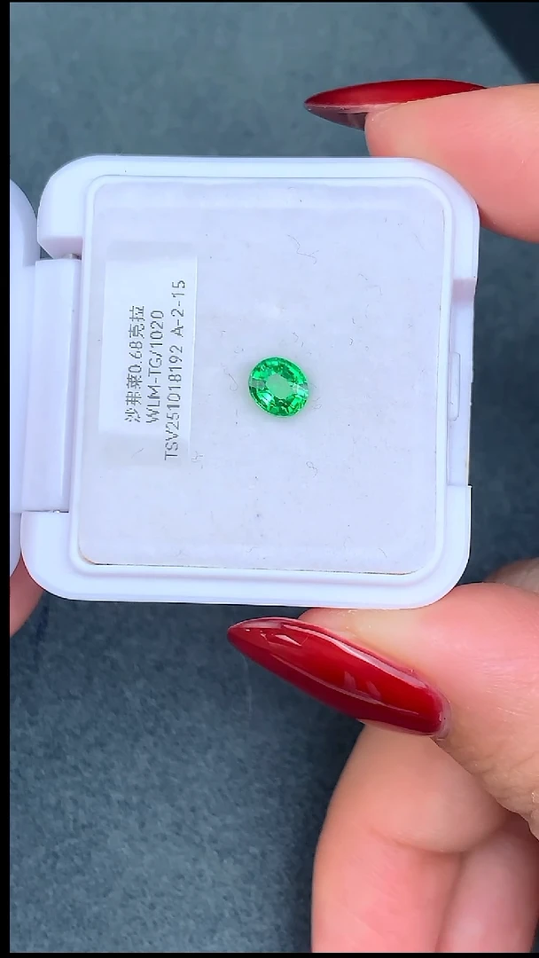 未镶嵌无石榴石0.68克拉