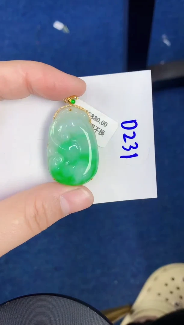 翡翠18K金镶嵌颈饰缅甸天然翡翠A货