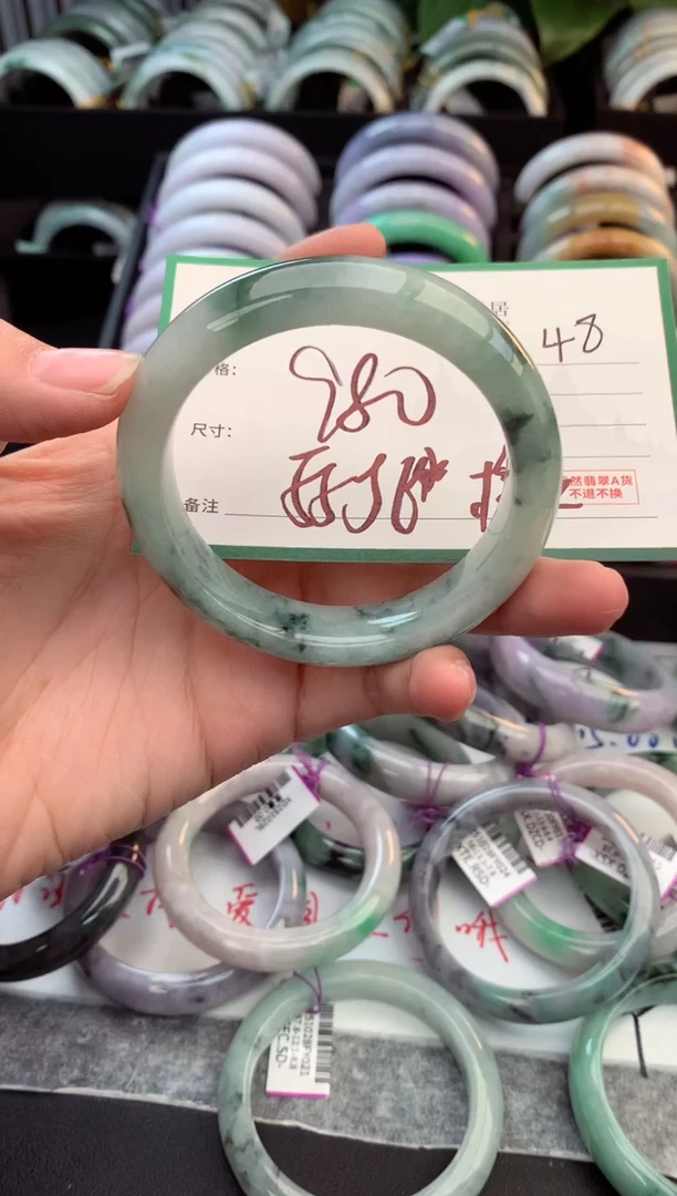 未镶嵌定制翡翠毛货需精细抛光+多人