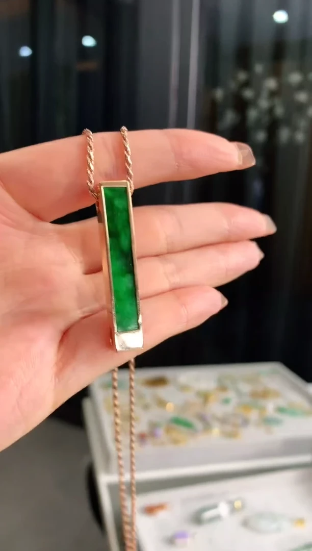 【闪购商品】翡翠吊坠(不含链)18K金镶嵌吊坠