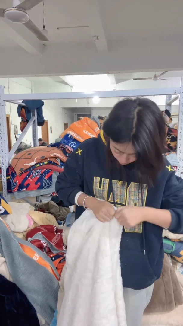 法兰绒037                 1.3*1.8瑕疵