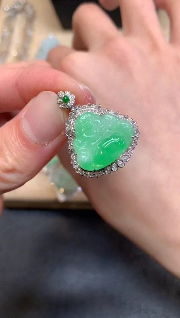 【闪购商品】翡翠颈饰18K金镶嵌佛公【无服务费】