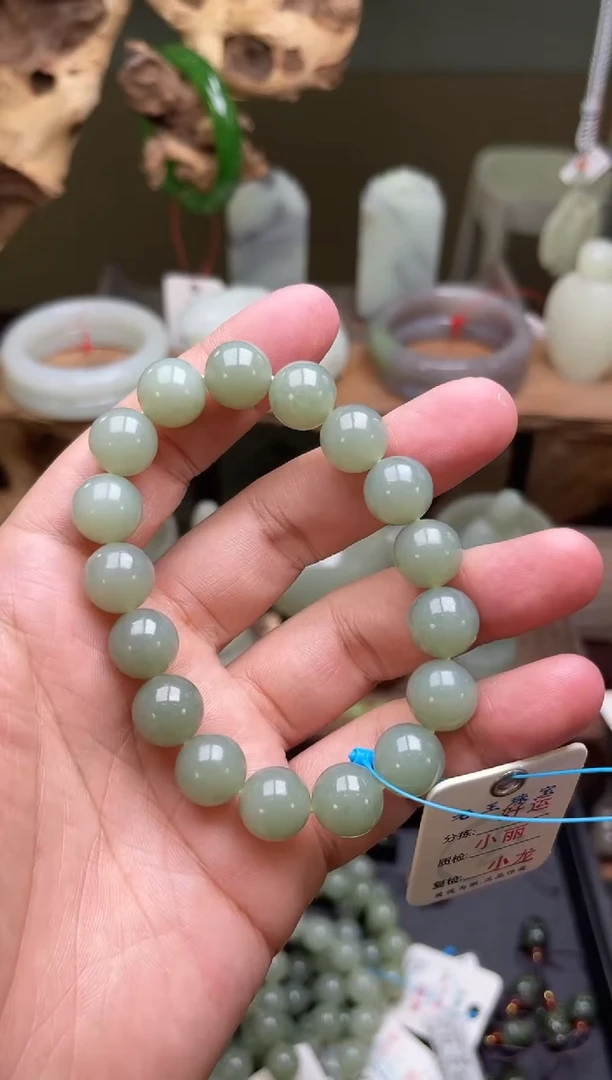 和田玉未镶嵌吊坠卡12且末青白带蓝调 圆珠 多样性发一