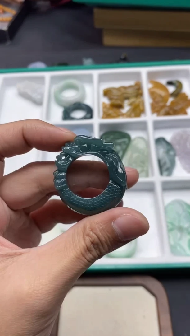 颈饰未镶嵌翡翠1