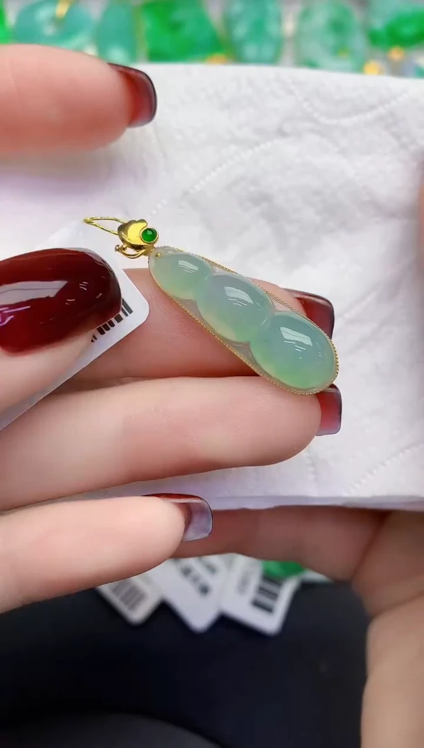 颈饰18K金镶嵌翡翠缅甸天然翡翠A货