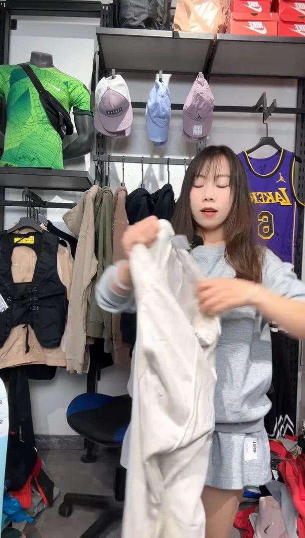 1055  编码 瑕疵款直播间过款为准 尺码 M