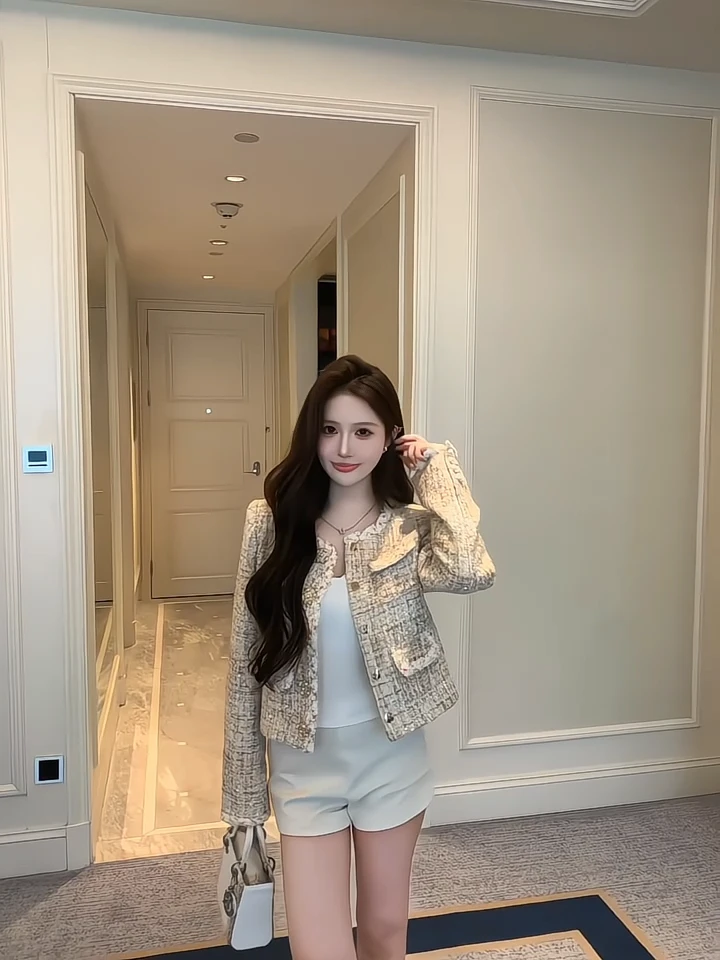 2025新款秋冬季时尚气质百搭洋气设计感小香风亮片短款外套女