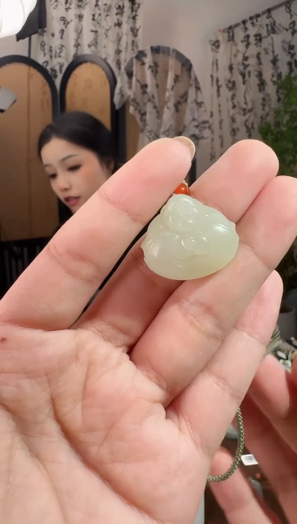颈饰未镶嵌和田玉抱抱佛