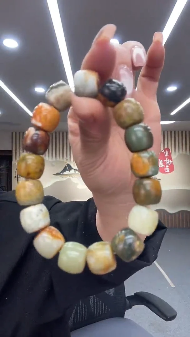 未镶嵌透闪石质玉挂件手串