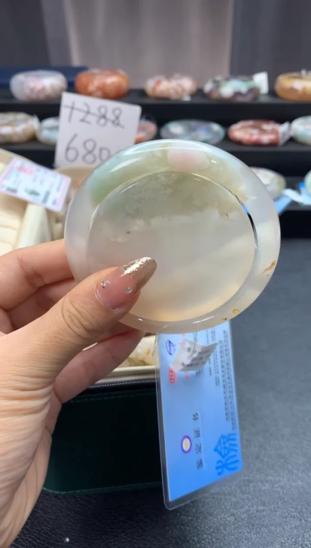 未镶嵌手镯石英质玉（60-61圈口）赠送镯心