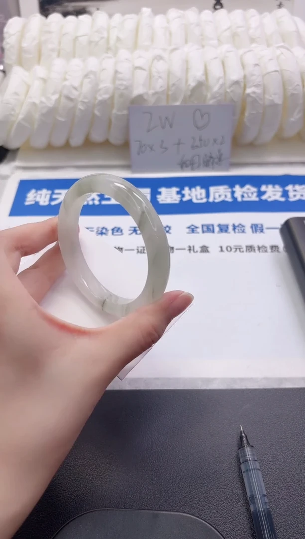 石英质玉手镯未镶嵌219-56.5