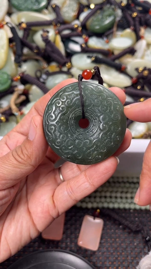 【闪购商品】和田玉颈饰未镶嵌多样性发货没有证书拍一发一有瑕