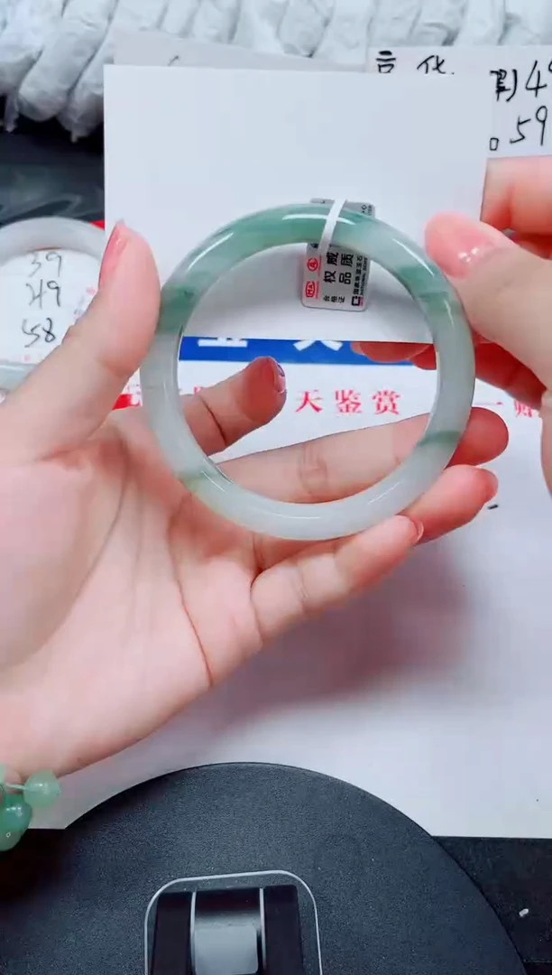 未镶嵌手镯石英质玉40-60/61