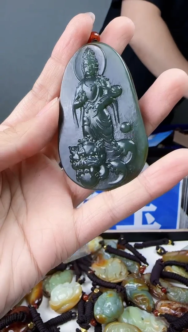 和田玉未镶嵌颈饰1