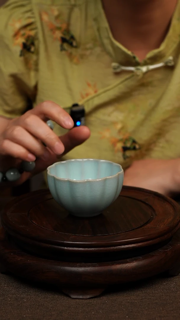 瓷片天青色菊瓣杯100ml 微瑕 不带礼盒