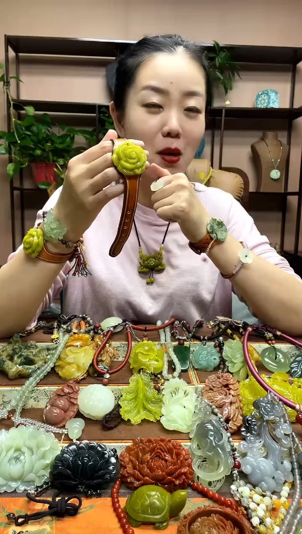 未镶嵌岫玉吊坠多样性发货发其中之一