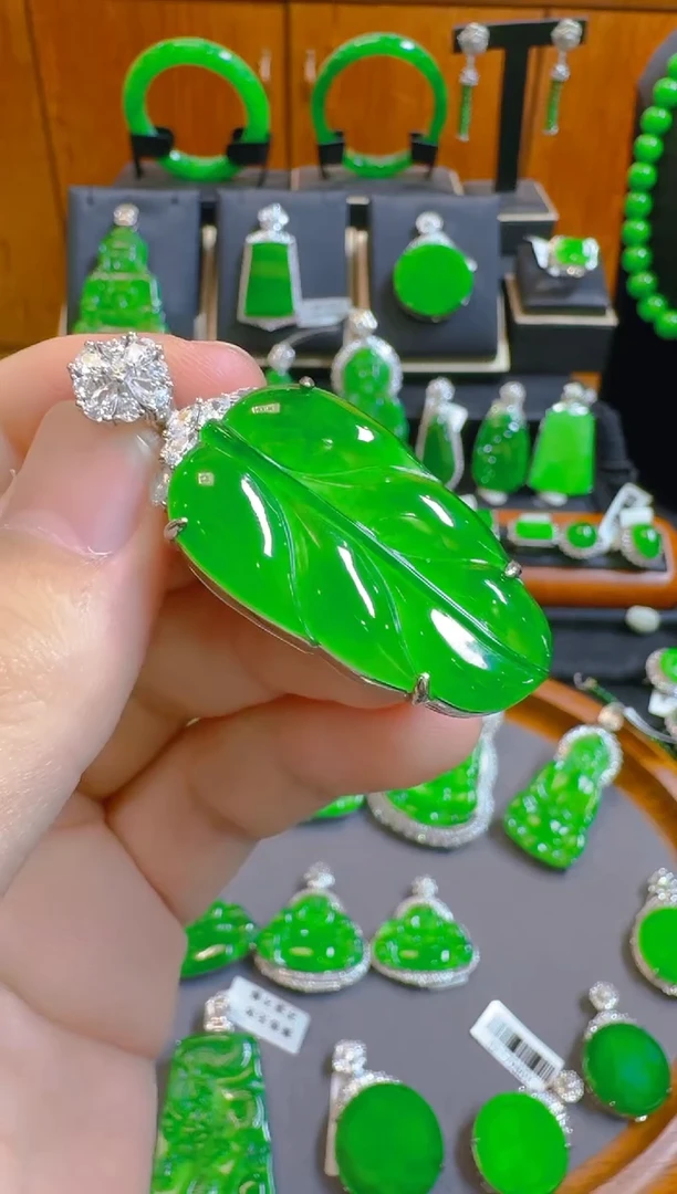 吊坠(赠链)银S925镶嵌翡翠天然A货翡翠